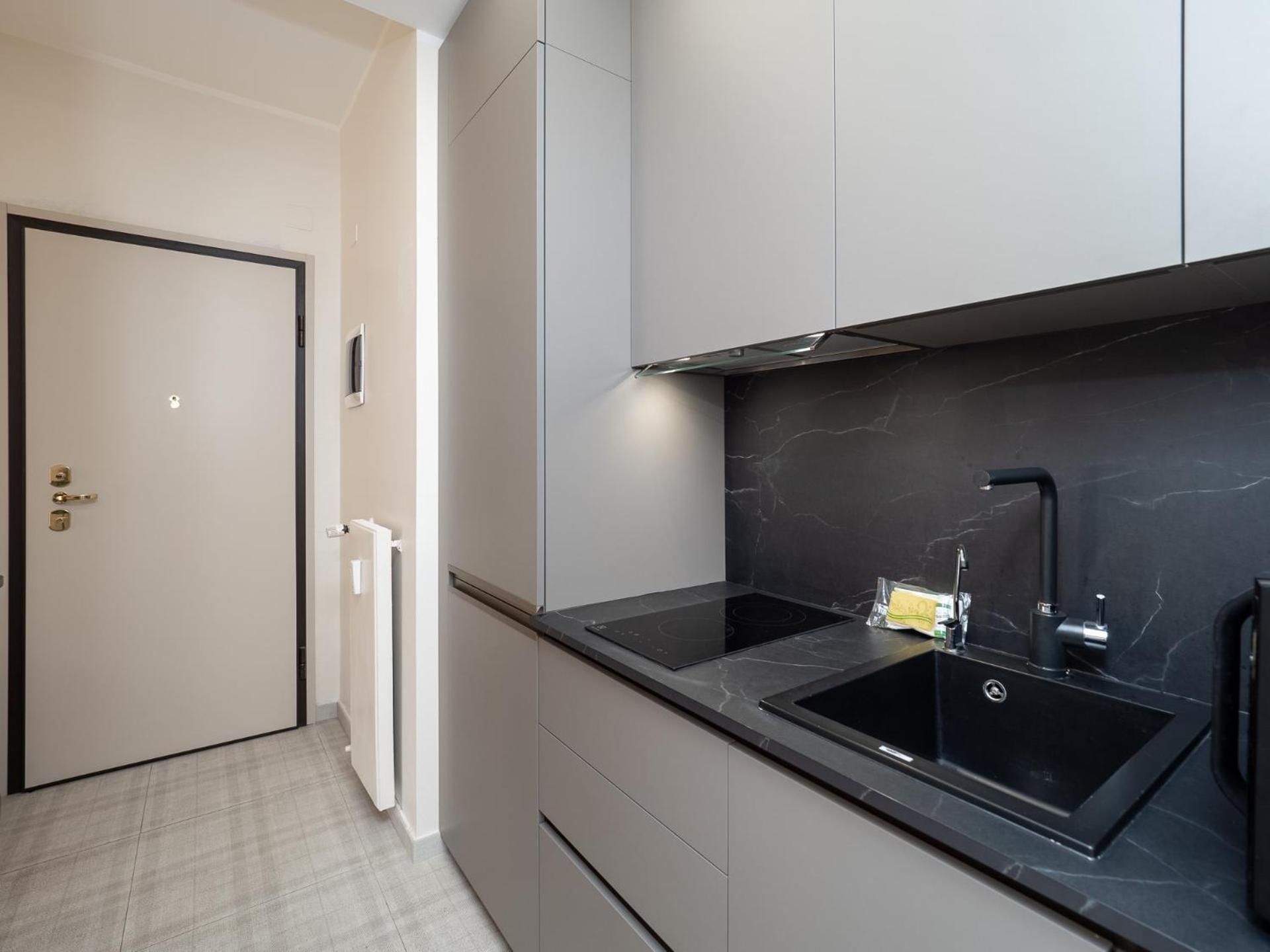 Stylish Flat With Balcony - 15 Min To Duomo Milan